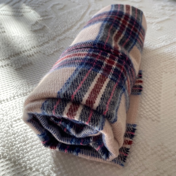 H & M Infinity Scarf - Picture 12 of 16